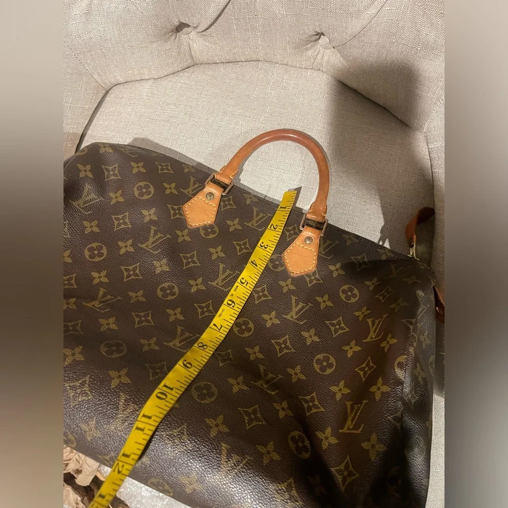 Vintage Authentic Louis Vuitton monogram canvas classic speedy 40 bag